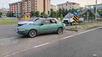 Erzurum Çat Yolu üzerinde üç araç birbirine girdi