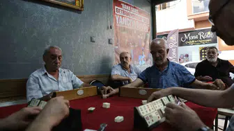 Okeyde şanssızlık yancıya mı takıldı? Kahvehane bu afişle çözdü?