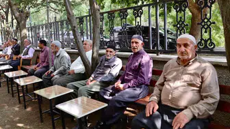 Bingöl Valisi köy ziyaretinde halkın taleplerini bizzat not aldı