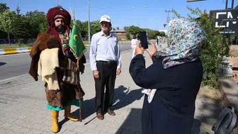 Selçuklu kıyafetiyle Konya'dan Ahlat'a geldi Erdoğan'ı selamladı