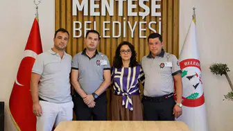 Menteşe’de bayrak yakan şüpheliyi belediye personeli yakalattı