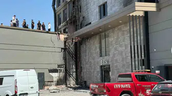 Gece yarısı 12 katlı plazayı alevler sardı, sistem faciayı önledi