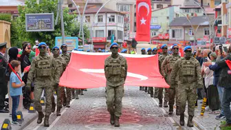 Bayburt meydanında 30 Ağustos gururu: Barlar ekibi izleyenleri büyüledi