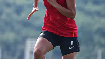Amedspor kadın futbolcuları sezonu Erciyes zirvesinde açtı