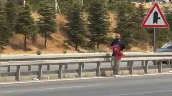 Kırıkkale yolunda duyarlı sürücü bayrağımızı yerden kaldırdı