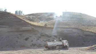 Millet Bahçesi yakındaki kuru otlar tutuştu Alevlere zamanında müdahale