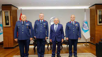 Kayseri'de yeni görev komutanları Büyükkılıç'ın makamında İş birliği vurgusu