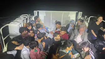 Sahil Güvenlik Ayvacık'ta lastik botu durdurdu, 37 göçmen yakalandı