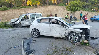 Manavgat yolunda kontrolden çıkan araç karşı şeride uçtu