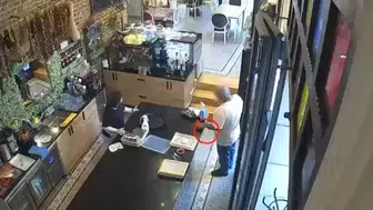 Kamera kaydı hırsızı ele verdi, Beyoğlu’nda telefon çalan şüpheli tutuklandı