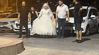 Düğün yolunda kaza Gelin ve damat hastanelik oldu