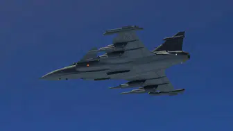 Pilot Szolnok yakınlarında fırladı, uçak boş arazide düştü