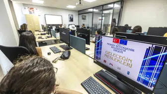 Mersin'de gençler 6 haftada yazılım öğreniyor