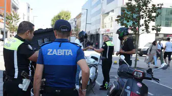 Düzce merkezde yaya yoluna giren motorculara ağır fatura