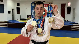 Minderin altın çocuğu Ahmet dünya zirvesine çıktı
