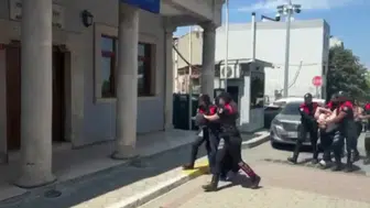 Adliye kavgasını basmaya giden silahlı gruba polis engeli