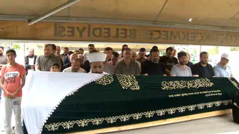 Zeytinburnu'nda İETT otobüsünün çarptığı Mürvet Tolon son yolculuğuna uğurlandı