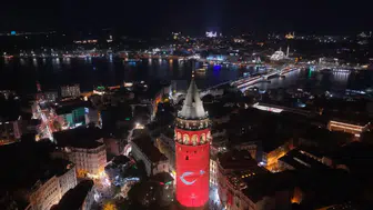 İstanbul'un simgesi Galata Kulesi'nde 30 Ağustos coşkusu