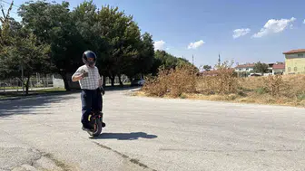 60 yaşında gençlere taş çıkartıyor: Tek teker üzerinde 4 bin kilometrelik macera