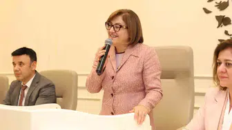 Gaziantep'in başarılı gençleri Bosna Hersek'te tarihle buluştu Fatma Şahin'den öğrencilere ödül