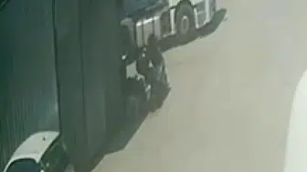 Esenyurt'ta kamyonetle gelip 49 kilo bakır kablo çaldılar