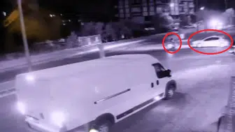 Kaskı sayesinde hayatta kaldı, kaza anı kamerada