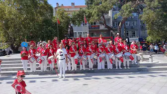 Burhaniye sokaklarında 30 Ağustos coşkusu: 8 yıllık tutku sahneye taşındı