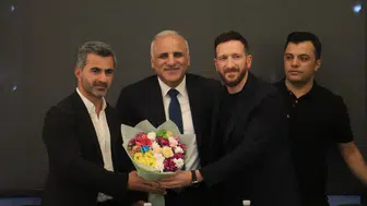 Amedspor ve Erzurumspor karşılaşma öncesi sahayı değil dostluğu seçti
