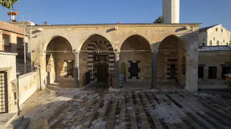 Depremde yıkılan iki tarihi cami, Mevlid Kandili'nde kapılarını açıyor