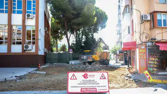 Efeler adliyesinin yanındaki bozuk yollar yenileniyor