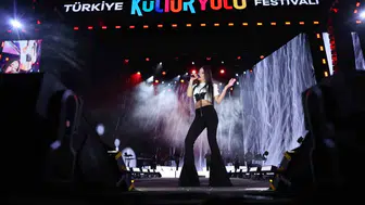 Simge Malatya Kültür Yolu Festivali’nde sahneye çıktı
