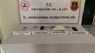 Narkotik köpeği Zırh bir aracın içindeki uyuşturucuyu yakaladı