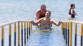 İzmir’de engelsiz plajlara ulaşım desteği başladı