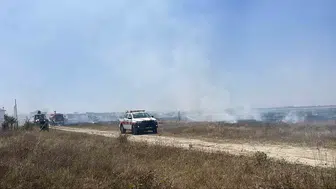 Tekirdağ'da korkutan arazi yangını yerleşim yerlerine ulaşmadan durduruldu