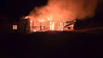 Edirne’de gece yarısı çıkan yangın evi küle çevirdi