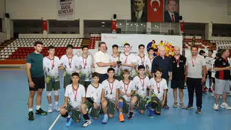 Manisa'nın genç voleybolcuları Türkiye ikincisi oldu