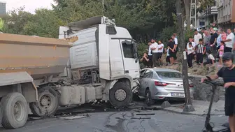 Esenler'de kontrolden çıkan hafriyat kamyonu ortalığı birbirine kattı