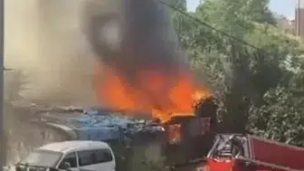 Gaziosmanpaşa’da boş gecekondular alevlere teslim oldu