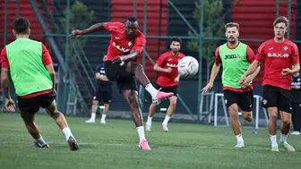 Beşiktaş mesaisi sürüyor, Çorum FK'da yönetim değişti