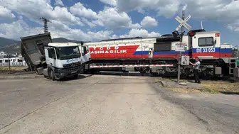 Karabükte hemzemin geçitte korkutan kaza