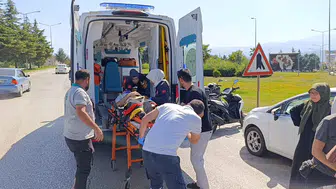 İnegöl kavşağında motosiklet kazası ağır yaraladı
