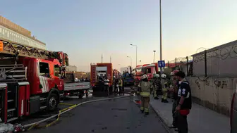 Tuzla’da korkutan yangın Depo ve tekneler alevlere teslim oldu