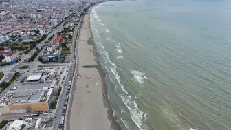 Samsun sahillerinde kritik gün: Valilikten denize girmek isteyenlere yasak kararı