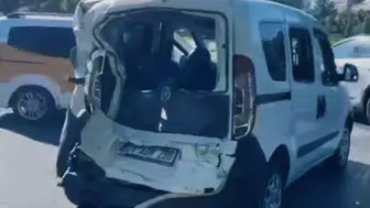 Diyarbakır İstasyon Caddesi üzerinde beş aracın karıştığı kaza trafiği kilitledi
