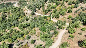 Apaklar'ın yıllardır toprak kalan yolu parke taşına kavuşuyor