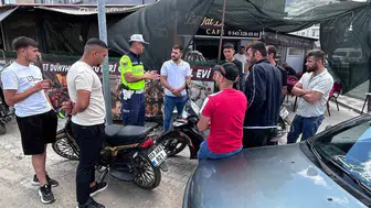 Afyon’da jandarma yollardaki riskleri vatandaşa tek tek anlattı