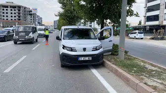 Elazığ’da trafik kazası Yolun karşısına geçen kadın ağır yaralandı
