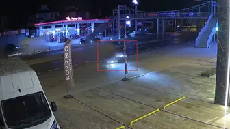 Gece yarısı kontrolden çıktı, takla atan otomobil üst geçide çarptı