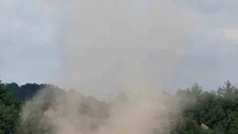 Muğla Menteşe'de ilginç hava olayı tozları havaya kaldırdı
