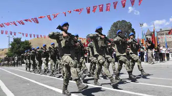 Bitlis 110 yıllık bağımsızlık gururunu meydanlarda taçlandırdı